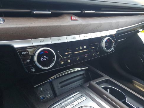 New 2023 Genesis G80 Base image 18