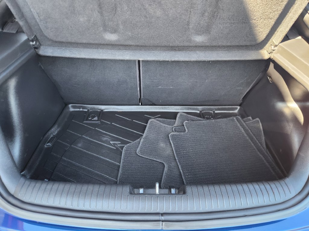 Used 2016 Hyundai Veloster FWD image 13