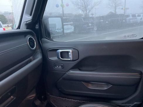 Used 2022 Jeep Wrangler Unlimited Sahara w/ LED Lighting Group image 30