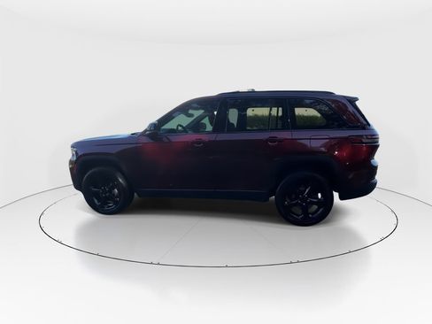 Used 2024 Jeep Grand Cherokee Altitude AWD/4WD image 5