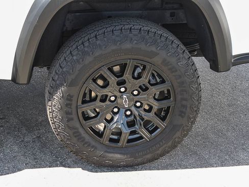 Used 2024 Chevrolet Colorado Trail Boss w/ Technology Package image 6