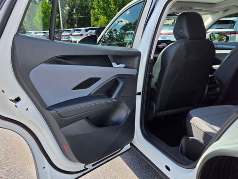 Certified 2026 Volkswagen Tiguan SE AWD/4WD image 39