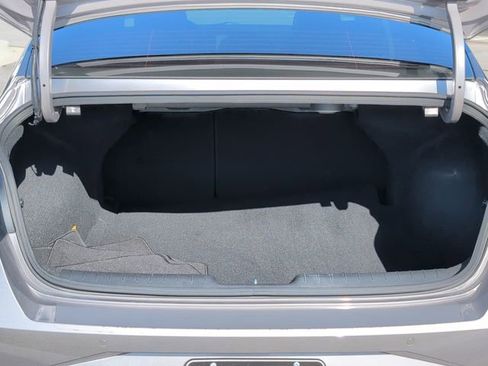 Used 2022 Hyundai Elantra Limited w/ Cargo Package image 5