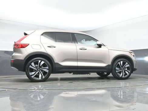 Used 2024 Volvo XC40 B5 Plus w/ Climate Package AWD/4WD image 43