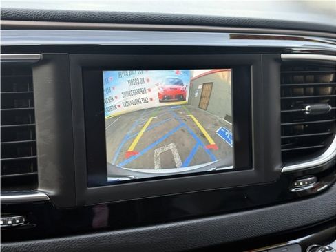 Used 2019 Chrysler Pacifica Touring-L image 51