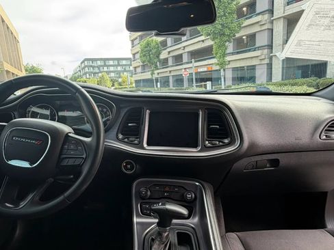 Used 2015 Dodge Challenger SXT RWD image 19