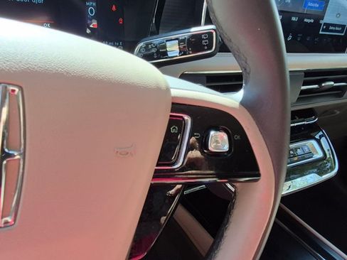 Used 2024 Lincoln Corsair FWD image 12