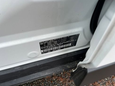 Used 2025 Toyota RAV4 XLE image 31