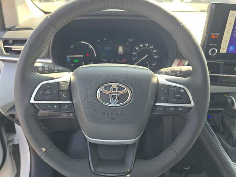 Used 2026 Toyota Sienna XLE FWD image 24