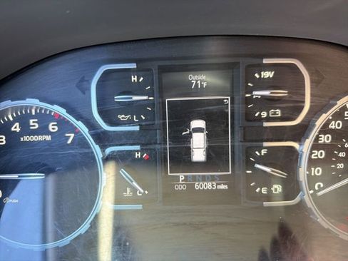 Used 2020 Toyota Tundra SR5 w/ SR5 Upgrade Package AWD/4WD image 32