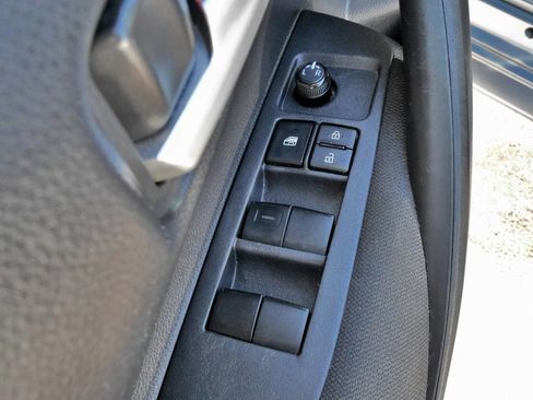 Used 2021 Toyota Corolla LE image 18