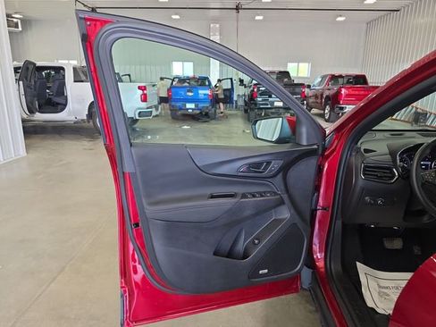 Used 2024 Chevrolet Equinox RS w/ RS Leather Package AWD/4WD image 24