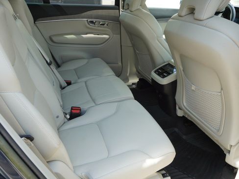 Used 2023 Volvo XC90 B6 Plus w/ Protection Package Premier AWD/4WD image 12