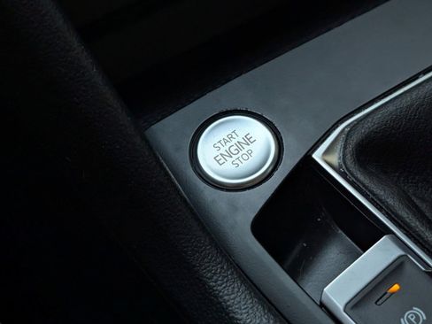 Used 2022 Volkswagen Taos SE image 33