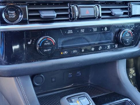 Used 2025 Nissan Pathfinder SL image 15