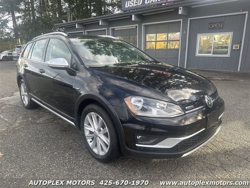 Used 2017 Volkswagen Golf Alltrack SE image 1