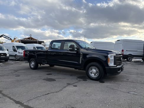 Used 2023 Ford F350 XL image 3