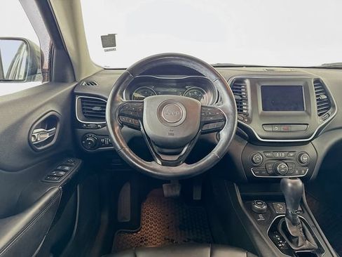 Used 2020 Jeep Cherokee Latitude Plus AWD/4WD image 24