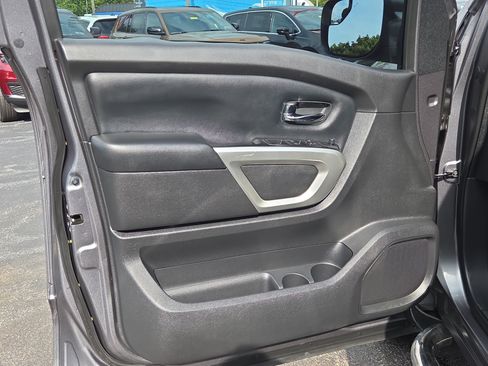Used 2018 Nissan Titan SV w/ SV Convenience Package AWD/4WD image 15