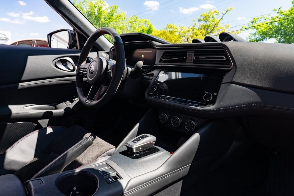 Certified 2024 Nissan Z Performance w/ Floor Mat Package RWD image 8