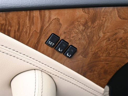 Used 2024 Nissan Armada SL w/ Captain's Chairs Package image 5