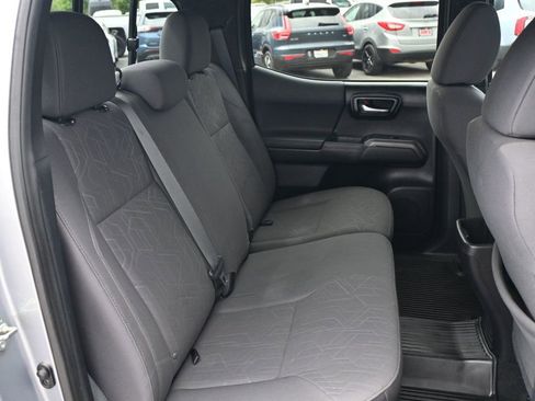 Used 2016 Toyota Tacoma TRD Off-Road w/ Towing Package image 17