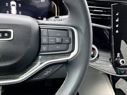 Used 2022 Jeep Wagoneer Series III image 30