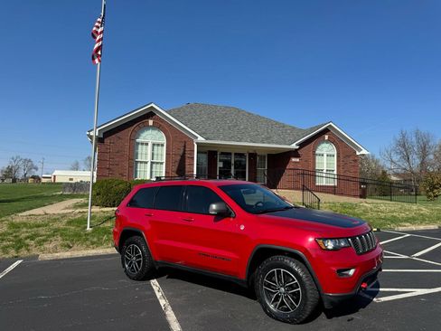 Used 2018 Jeep Grand Cherokee Trailhawk image 10