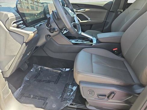 Used 2025 Audi Q5 Premium w/ Convenience Package image 17