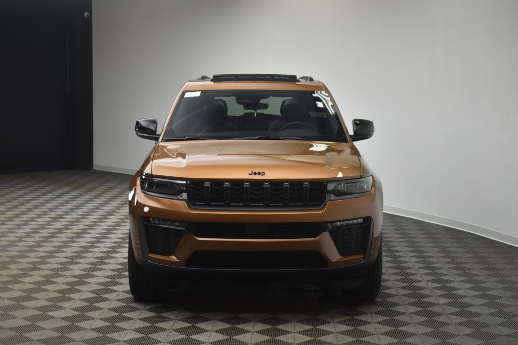 New 2027 Jeep Grand Cherokee Limited w/ Limited Altitude Package AWD/4WD image 2