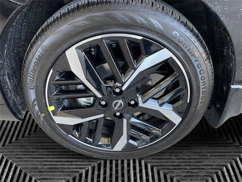 New 2025 Nissan Versa SR w/ Trunk Package image 14