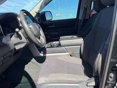 Used 2022 Toyota Tundra SR5 w/ Convenience Package image 9