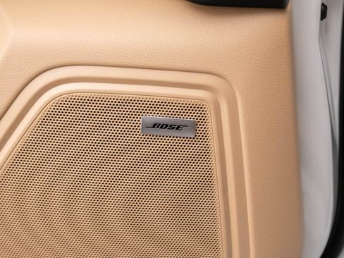 Used 2026 Porsche Macan AWD/4WD image 19