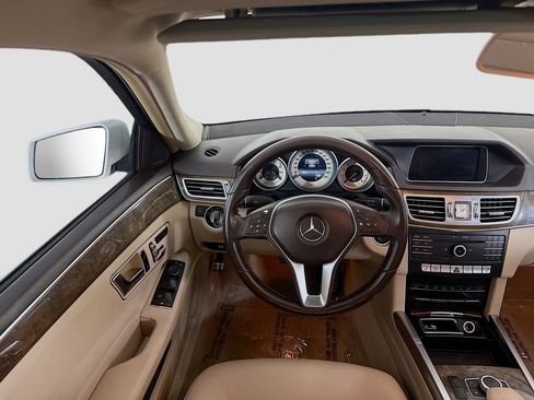 Used 2016 Mercedes-Benz E 350 Sedan w/ Premium Package image 17