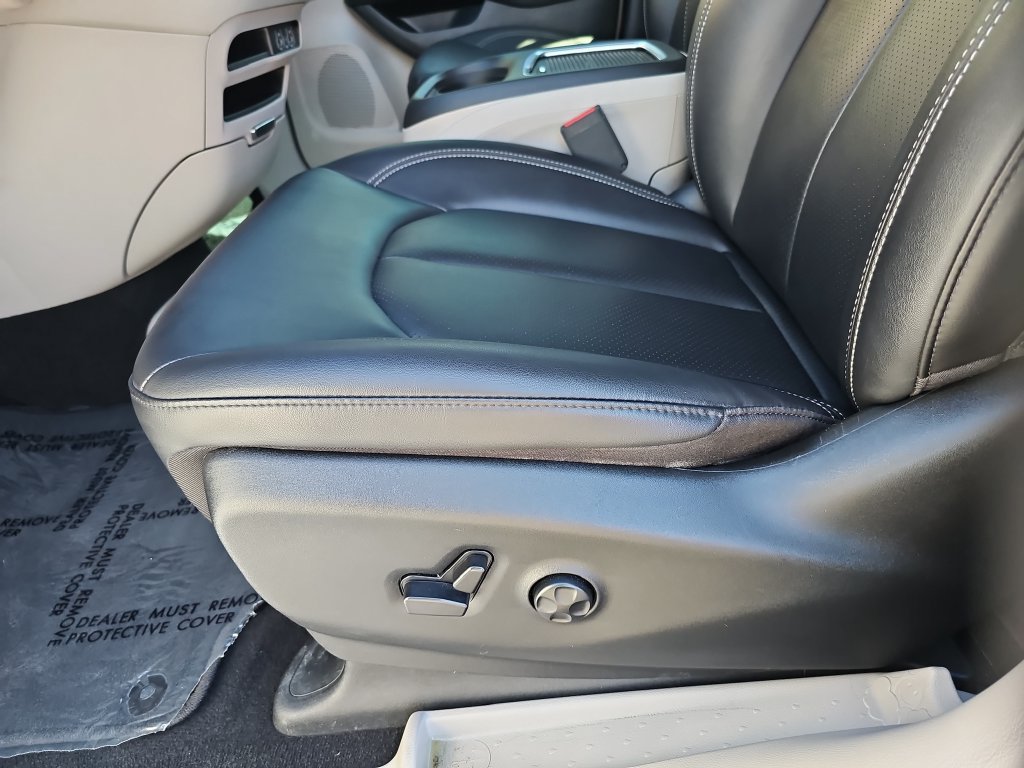 Used 2024 Chrysler Pacifica Touring-L FWD image 17