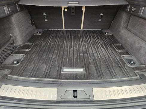 Used 2021 Land Rover Range Rover Velar R-Dynamic S image 31