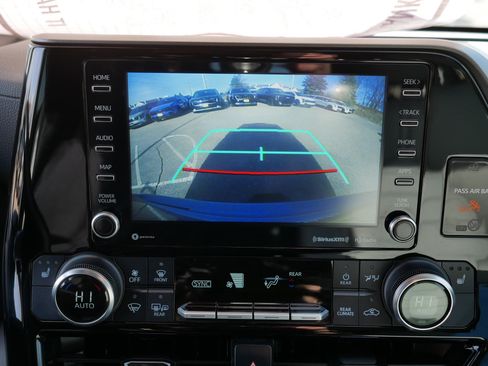 Used 2021 Toyota Highlander XLE image 27