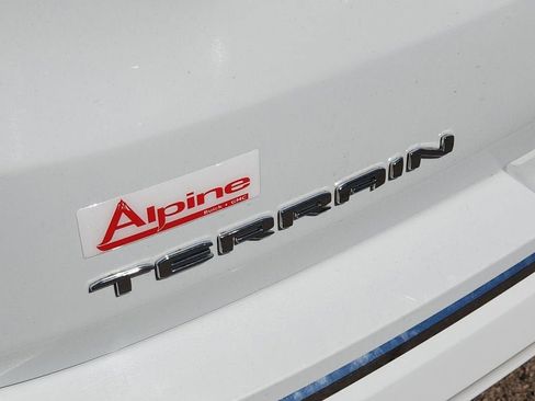 Used 2024 GMC Terrain Denali AWD/4WD image 16
