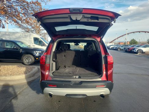 Used 2017 GMC Acadia SLT image 32