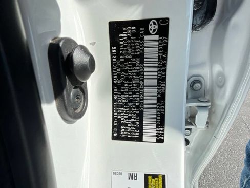 Used 2021 Toyota Corolla LE w/ Carpet Mat Package (TMS) FWD image 9