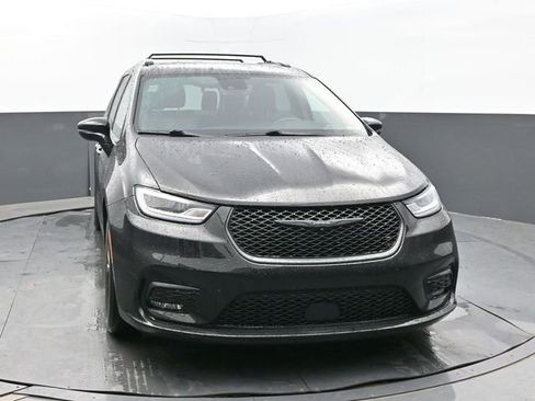 Used 2021 Chrysler Pacifica Touring-L w/ Uconnect Theater Family Group image 8