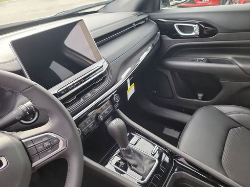 New 2025 Jeep Compass Latitude w/ Sun & Sound Group image 22