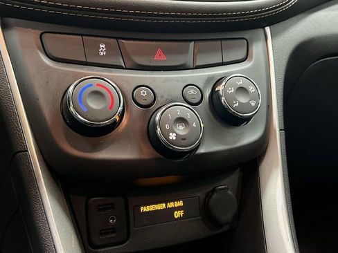 Used 2022 Chevrolet Trax LS w/ Tint and Cruise Package image 17