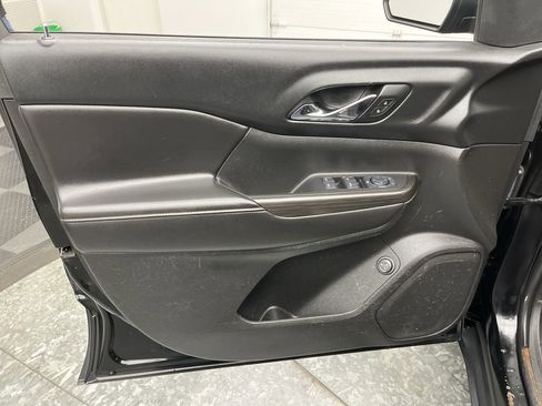 Used 2017 GMC Acadia SLE w/ Driver Alert Package I image 6