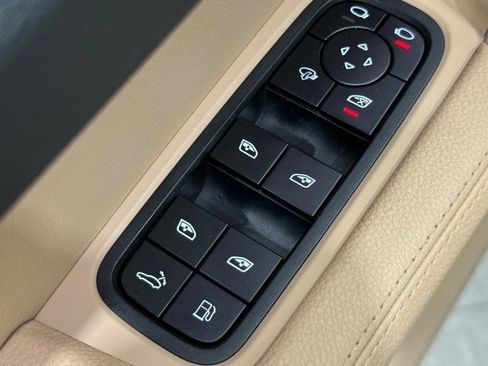Used 2022 Porsche Cayenne E-Hybrid AWD/4WD image 25