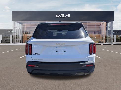 Certified 2023 Kia Sorento LX image 5