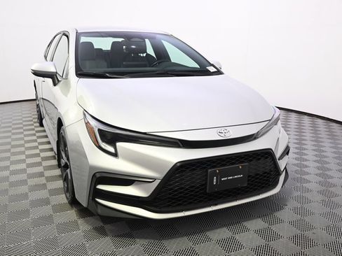 Used 2023 Toyota Corolla SE w/ Carpet Mat Package (TMS) FWD image 6