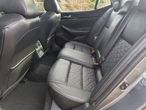 Used 2018 Nissan Maxima Platinum image 21