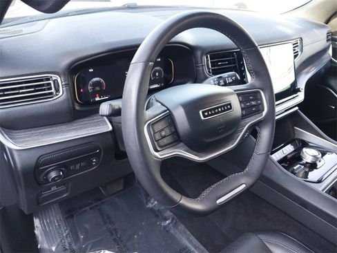 Used 2023 Jeep Wagoneer L Series II image 14