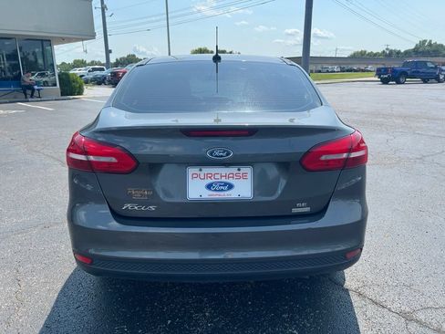 Used 2017 Ford Focus SE FWD image 4